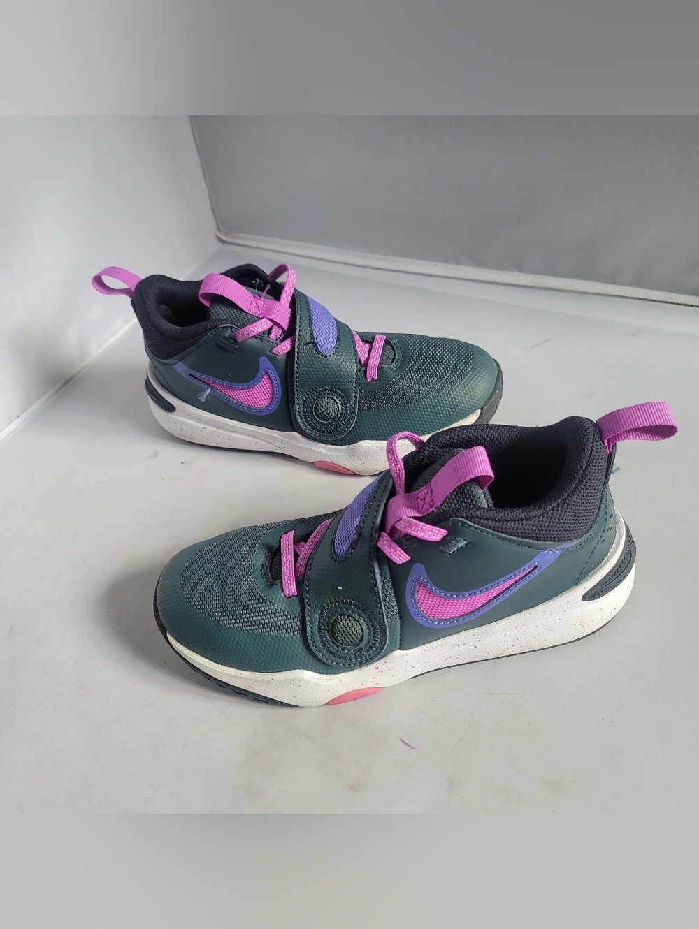 Nike Team Hustle D 11 Athletic Kids Shoes  Size  2y